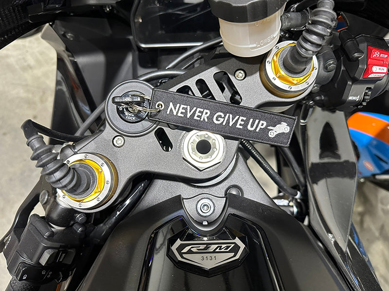 NEVER GIVE UP Keychain